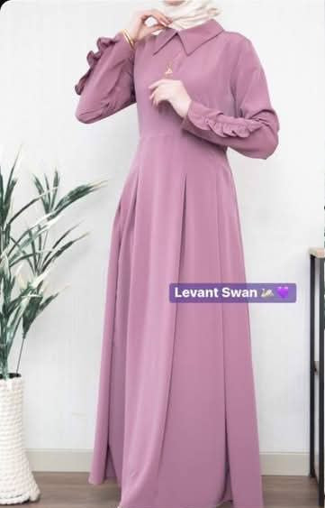 Elegant Maxi Dress with Collar