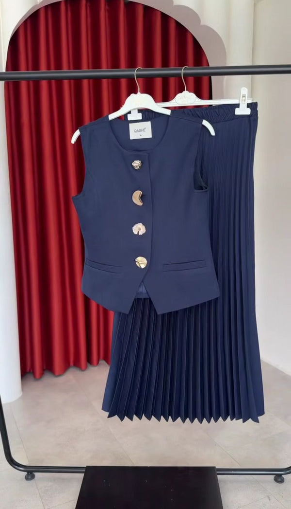 Elegant Modest Two-Piece Pleated Skirt Set – Sleeveless Vest & Skirt